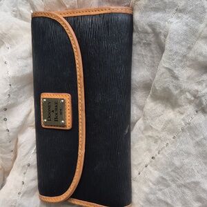 DOONEY & BOURKE black & tan wallet.  EUC  beautiful grained leather.
